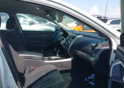 2015 Nissan Altima 2.5 S z USA, uszkodzony, nr VIN 1N4AL3AP2FC418047